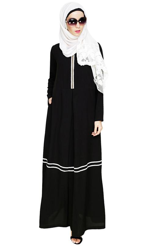 Graceful Lacy Black Abaya
