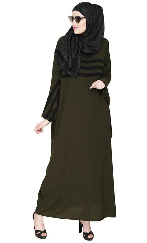 Sporty Kaftan With Black Detailing