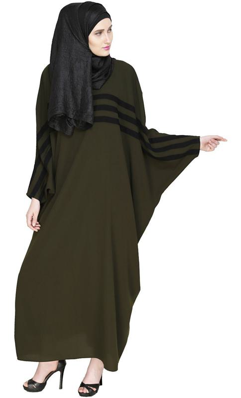 Sporty Kaftan With Black Detailing