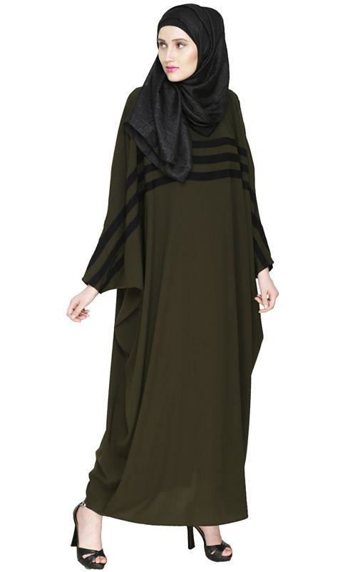Sporty Kaftan With Black Detailing